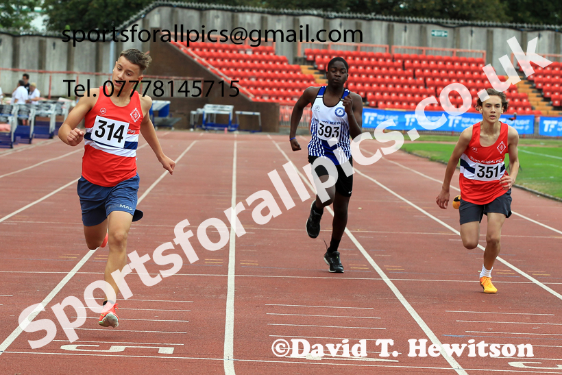 300 metres, Gateshead Tartan Games.  Photo: David T. Hewitson/Sports for All Pics
